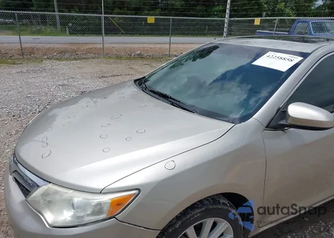 2014 Toyota Camry Xle V6 z USA, uszkodzony, nr VIN 4T1BK1FK4EU538293